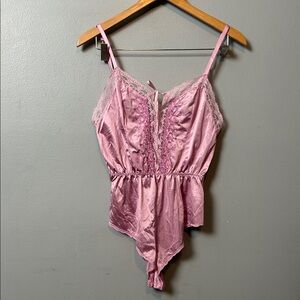 Vintage Nylon polyester Pink Lace trim embroidered chemise w adjustable strap S